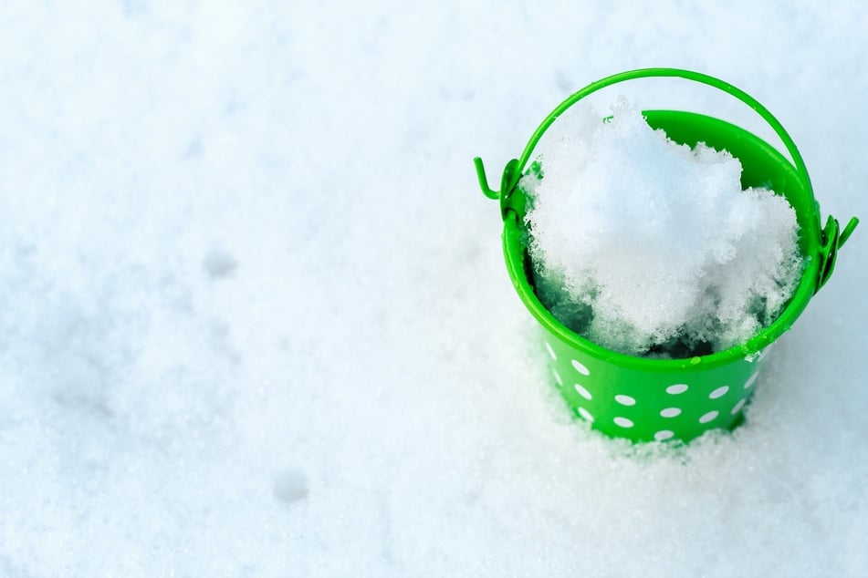 Genial oder schädlich? Das solltest Du zu Schnee als Gießwasser wissen
