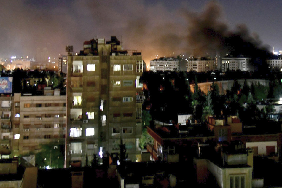 Über der syrischen Hauptstadt Damaskus zog nach einem Angriff Israels Rauch auf.