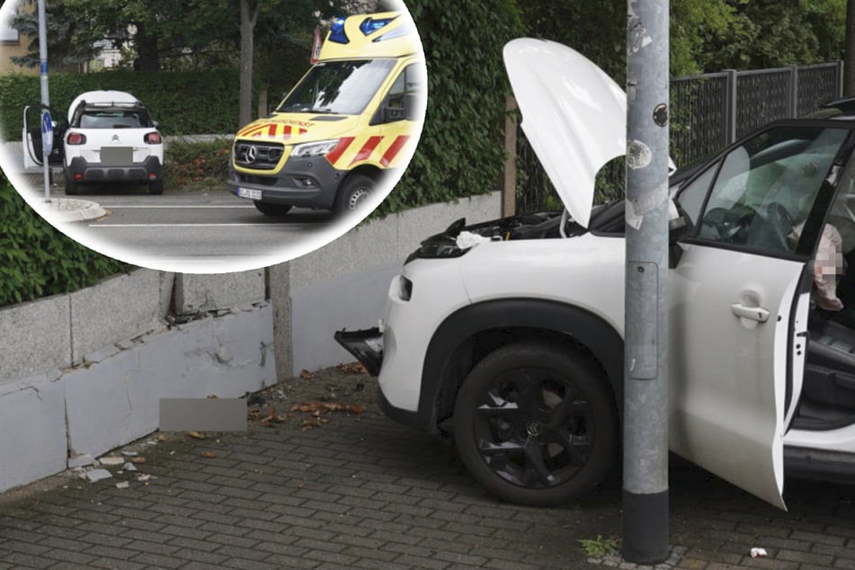 Einparken missglückt: Citroën-Fahrer rauscht vom Penny-Parkplatz frontal in Mauer