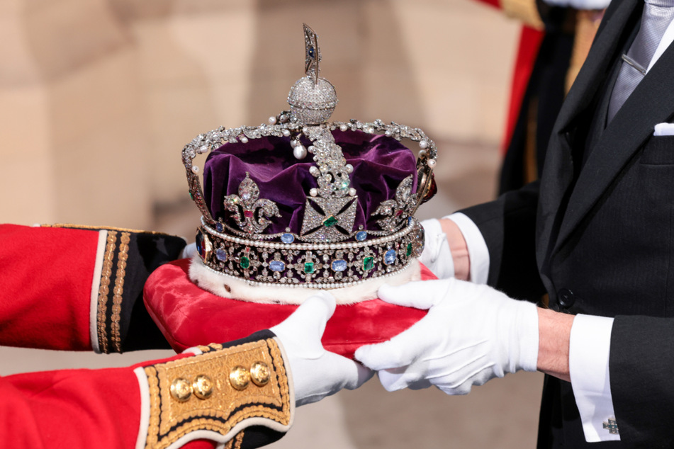 Die Staatskrone (Imperial State Crown) wird im Mai König Charles überreicht.