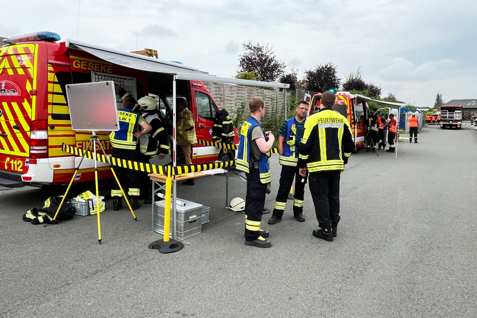 Die Feuerwehr befindet sich beim Paketverteilzentrum im Großeinsatz.