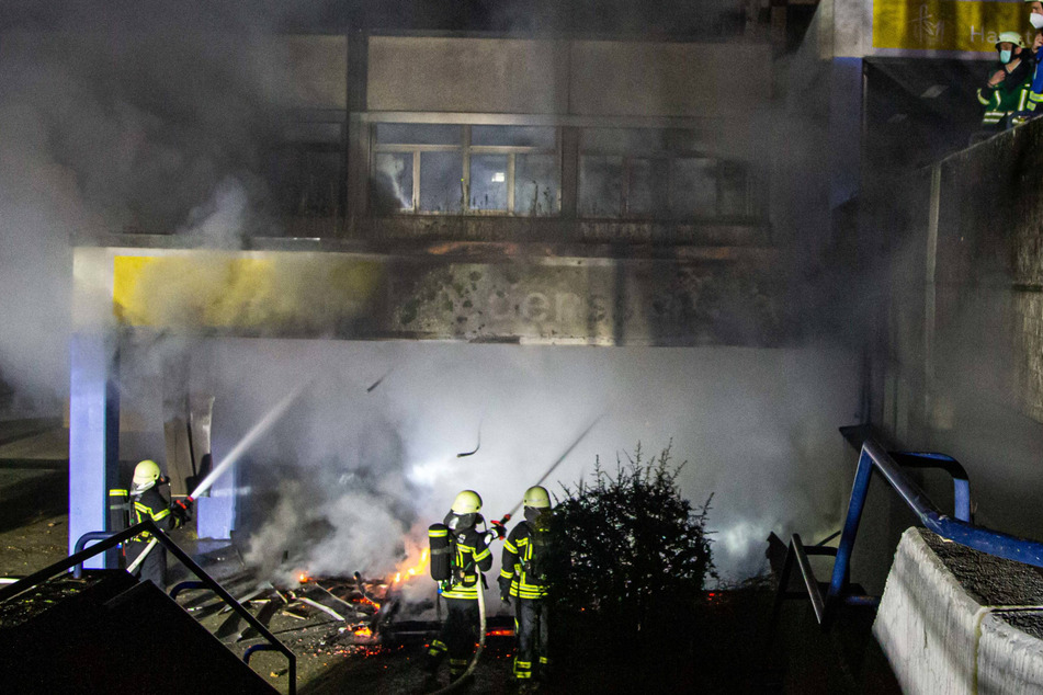 Brand in Waiblingen: Feuer an einer Schule sorgt für große Schäden