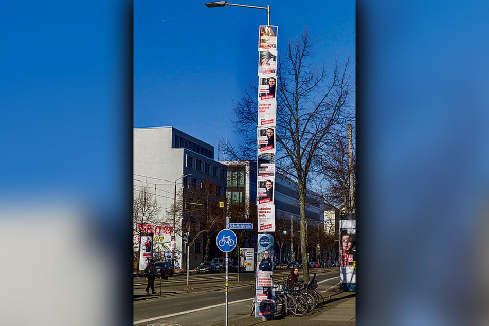 Widerspruch: In Dresden wetterte die Linke gegen solche Plakatierungen, in Leipzig (Foto) plakatierte die Partei komplette Straßenmasten von oben bis unten zu.