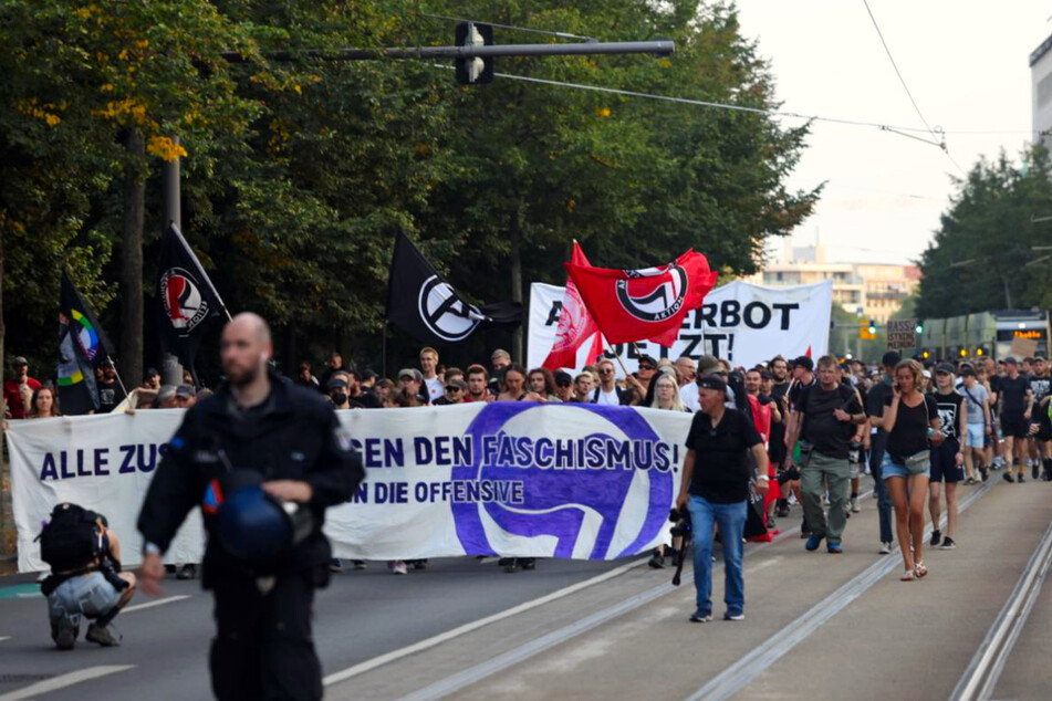 Unter dem Motto "Gemeinsam gegen die rechte Normalisierung" gingen Hunderte Menschen auf die Straße.