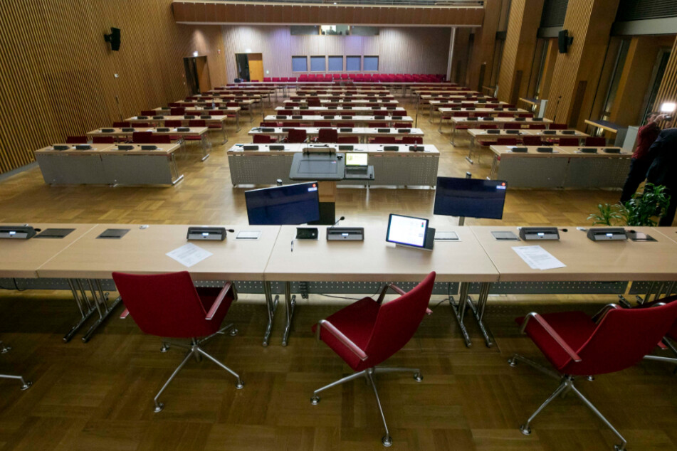 Der Stadtrat am Donnerstag tagt in voller Besetzung, ein "Notparlament" scheiterte.