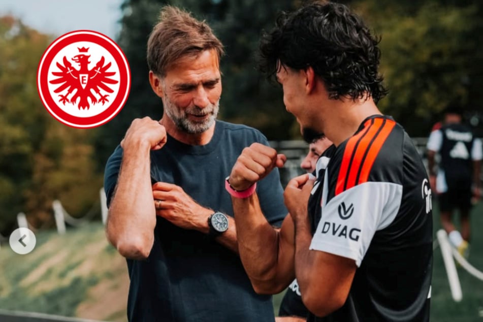 Bizeps-Vergleich mit Can Uzun: Jürgen Klopp besucht Training von Eintracht Frankfurt