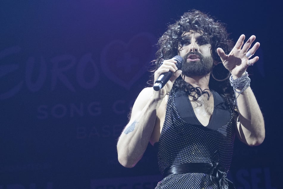 Conchita Wurst se pronuncia sobre el debate de las banderas arcoíris: "Extremadamente decepcionada"