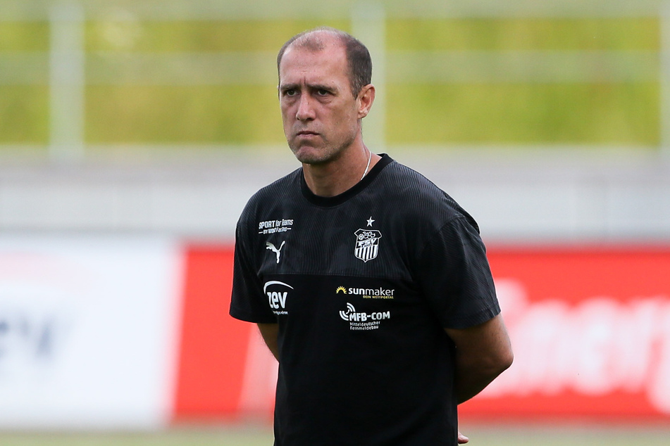 Das letzte Mal zittern: Heute spielt die Mannschaft von Trainer Joe Enochs gegen SV Waldhof Mannheim.