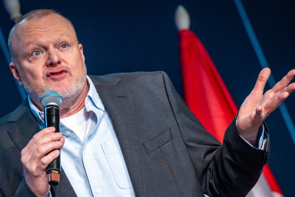 Moderator Stefan Raab steht derzeit wegen umstrittener Penis-Kunststücke in seiner Show in der Kritik.