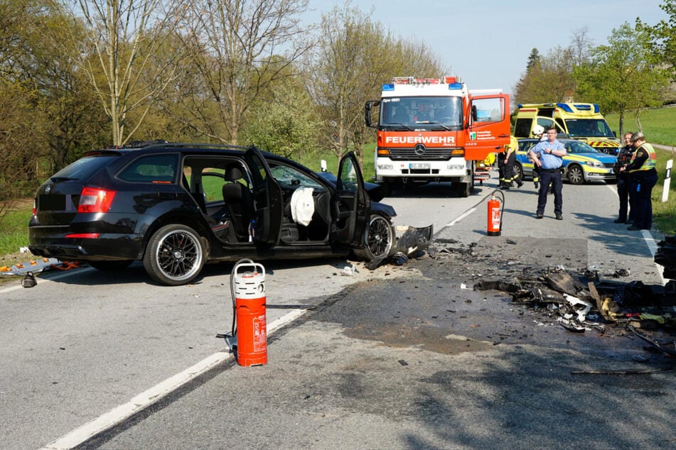 Tödlicher Unfall In Sachsen! Skoda-Fahrer (34) Gerät In Gegenverkehr ...