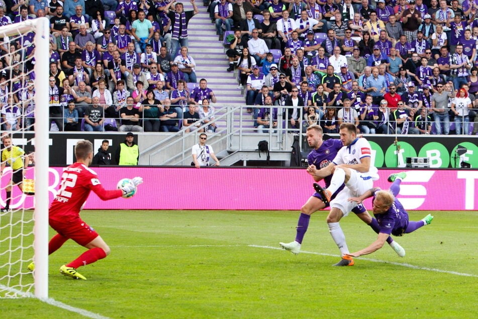 Das war damals in der Relegation sein erster Streich: Sören Bertram (33, r.) köpfte zum 1:0 ein.