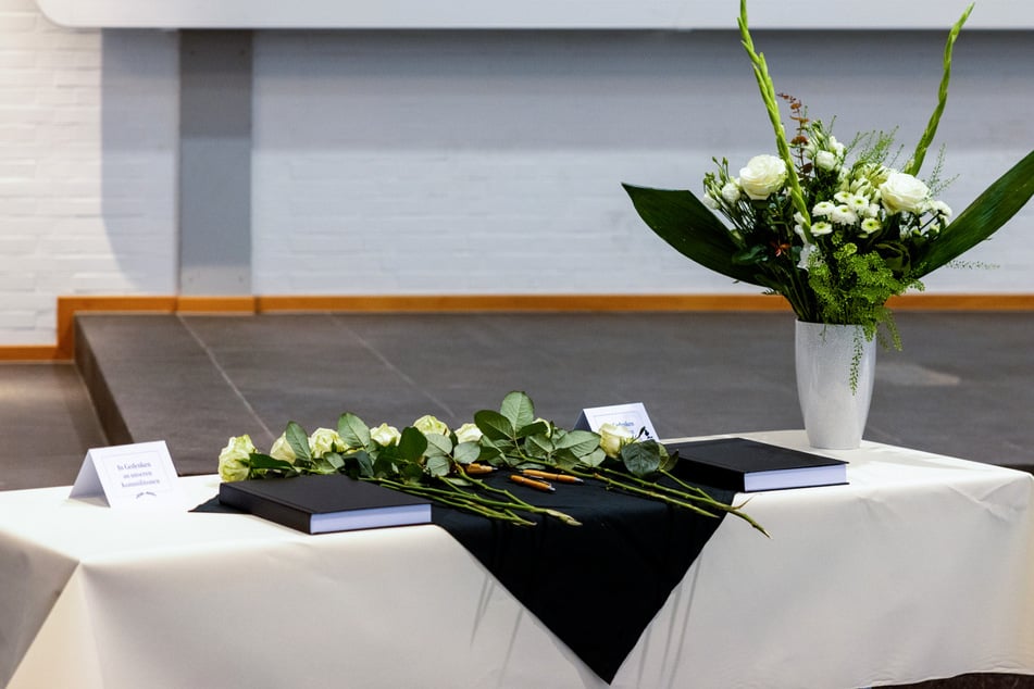 In der vergangenen Woche nahmen Angehörige, Studierende und Beschäftigte in der Universitätskapelle in Trier Abschied von den beiden getöteten Studenten.