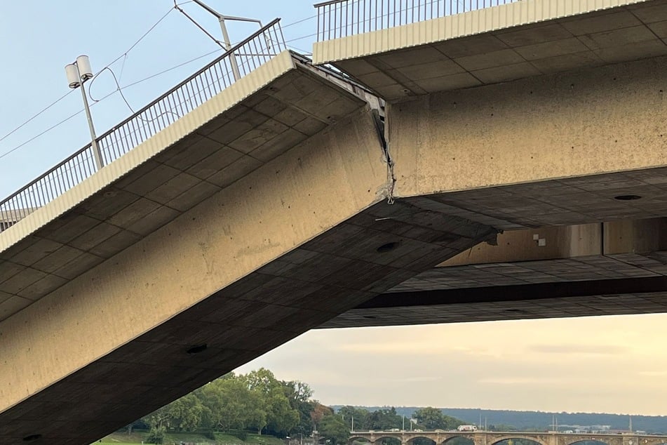 Der Riss in der Brücke: Weiterhin gilt die Brücke als einsturzgefährdet.