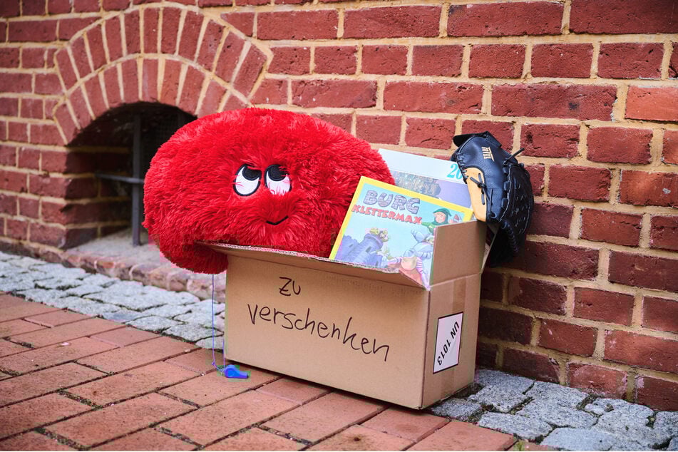 Was zu schade ist zum Wegschmeißen, bieten viele Leipziger ihren Nachbarn kostenlos und anonym auf der Straße an. (Symbolfoto)