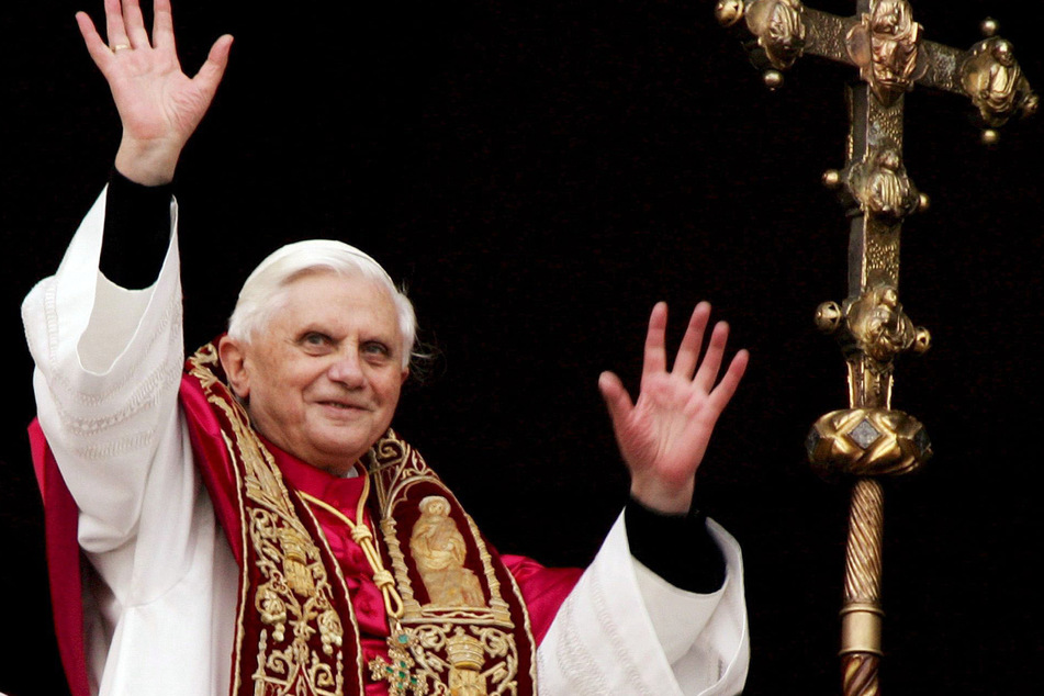 Joseph Ratzinger kurz nach seiner Ernennung zum Papst im Jahr 2005.