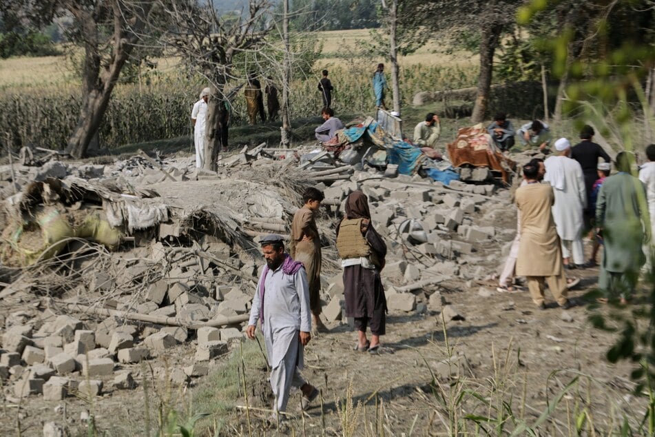 Pakistan hat das Nachbarland Afghanistan mit schweren Luftangriffen getroffen.