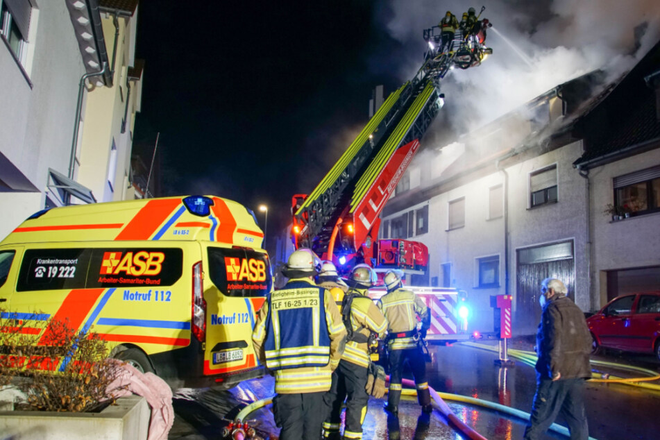 Die Feuerwehr war mit 80 Mann vor Ort im Großeinsatz.