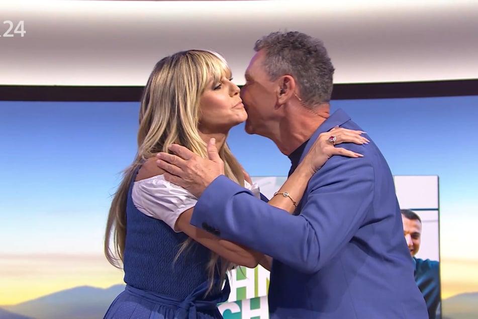 Heidi Klum (52) sorprendió al presentador de BR, Roman Roell (59).