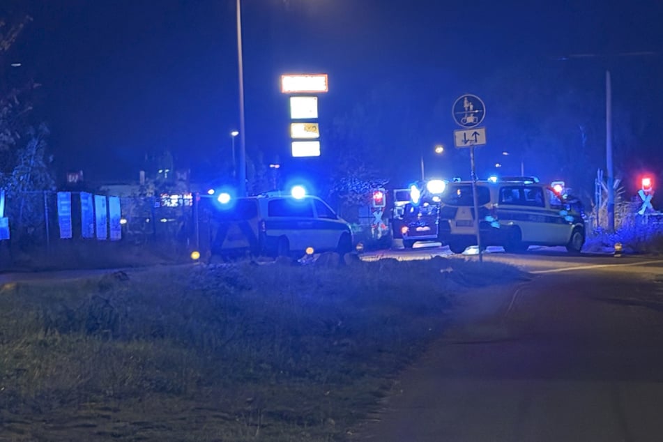 Die Polizei an der Unfallstelle.