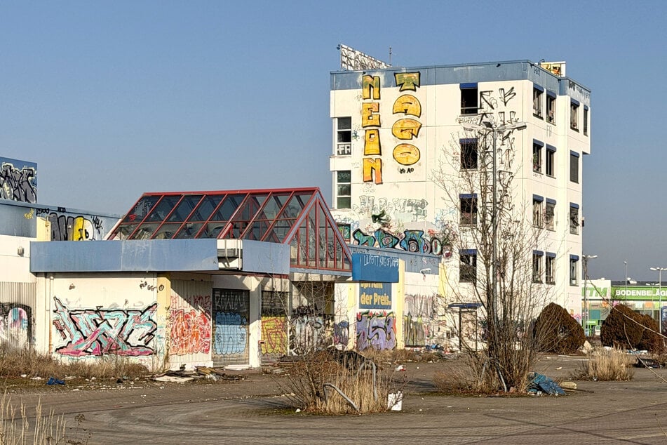 Schandfleck: der ehemalige Praktiker-Markt an der Schomburgk-/Merseburger Straße in Leipzig-Rückmarsdorf
