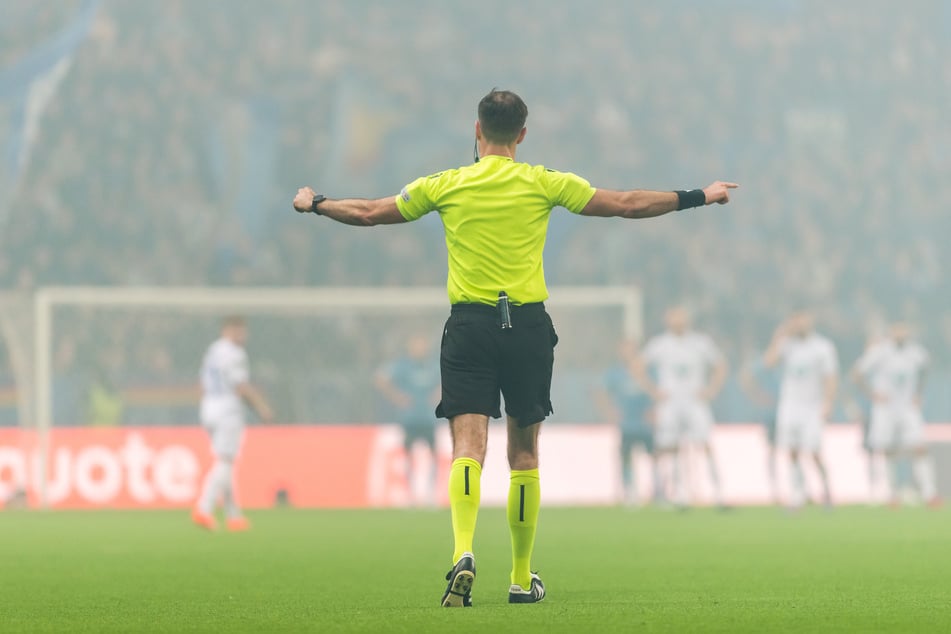 152 Schiedsrichter in den türkischen Profi-Ligen sollen laut Fußballverband aktiv Wetten platziert haben.