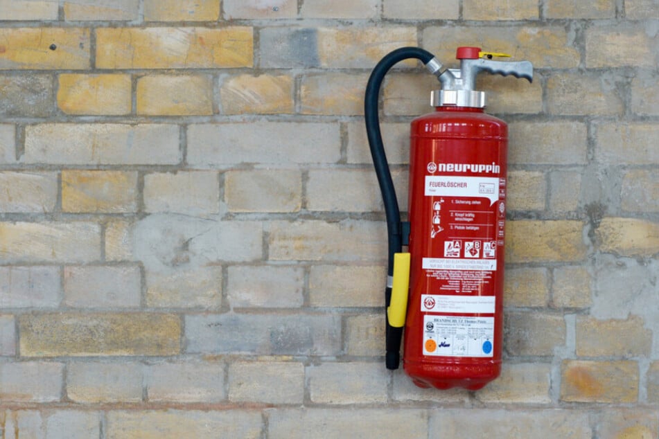 Vandalismus in Freiberg: Feuerlöscher geleert und Propangasflasche angezündet