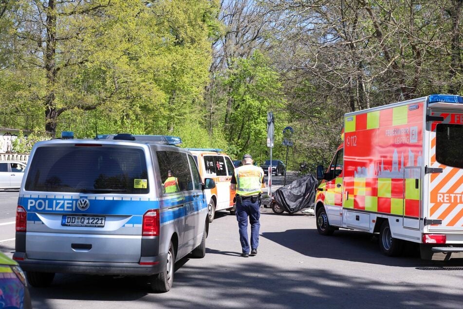 Am Samstag stürzten zwei Personen im Leipziger Westen mit einem Motorroller.