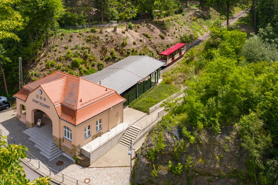 Von Erdmannsdorf aus bringt Euch die "Alte Lady" am Sonntag (21.6.) zum Drahtseilbahnfest an der Bergstation.