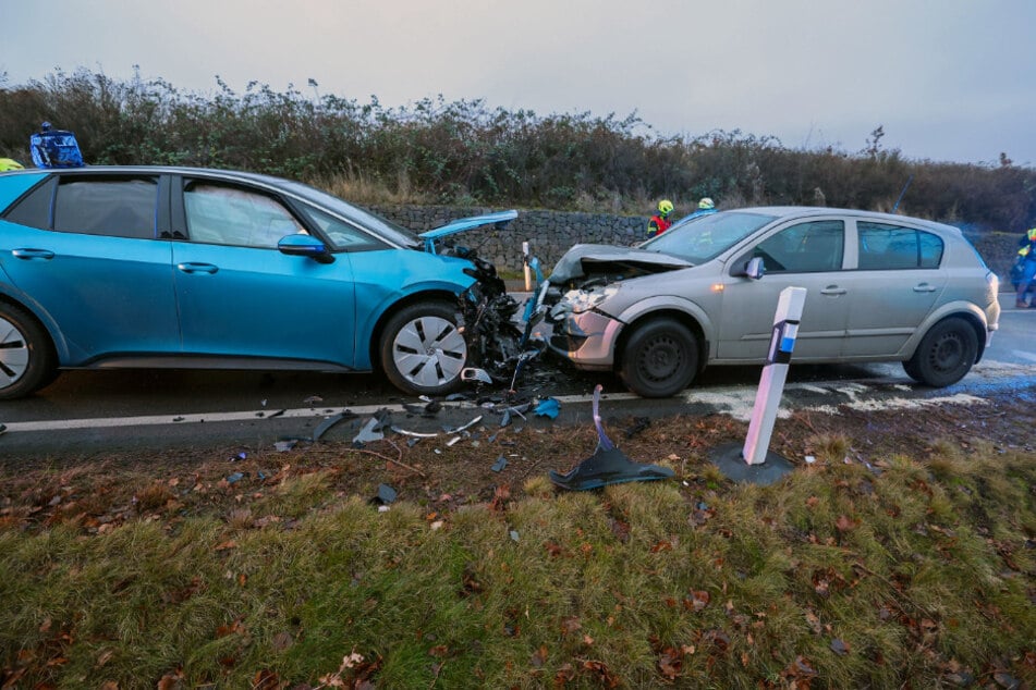 An beiden Autos entstand Totalschaden.