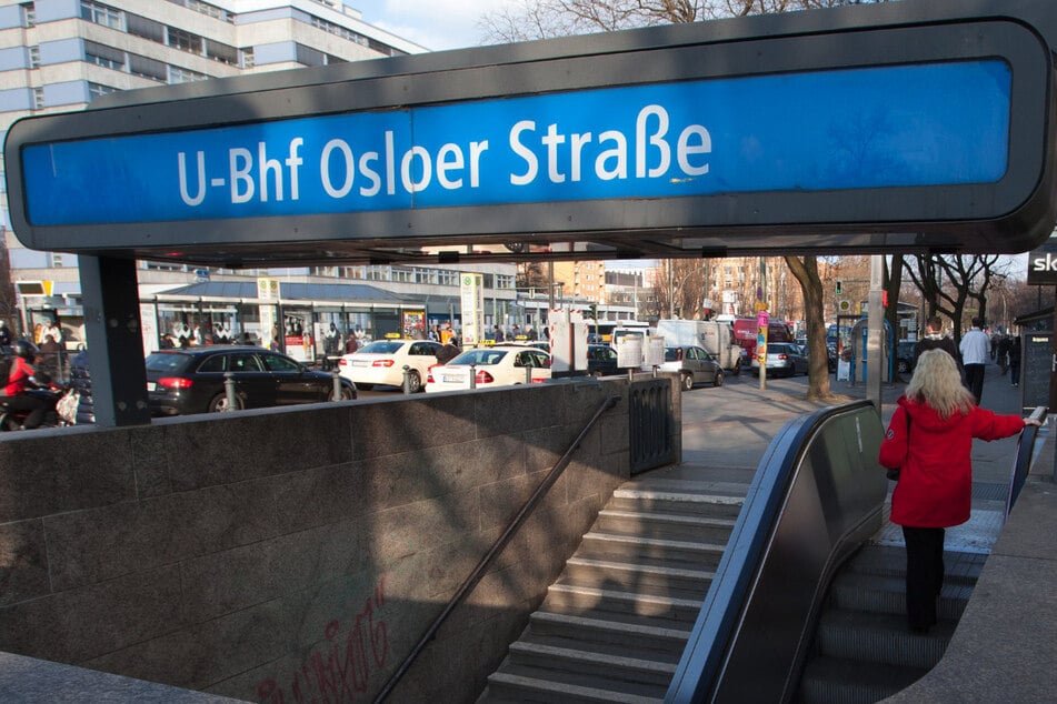 Die Frau (24) hatte sich nach dem Angriff nach draußen geschleppt und war in der Nähe des U-Bahnhofs Osloer Straße gefunden worden. (Archivbild)