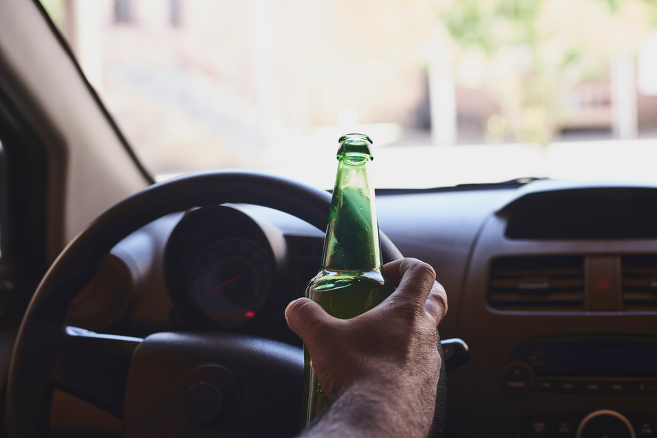 Ein Opel-Fahrer (62) war offenbar betrunken und ohne Führerschein auf der A4 unterwegs. (Symbolfoto)