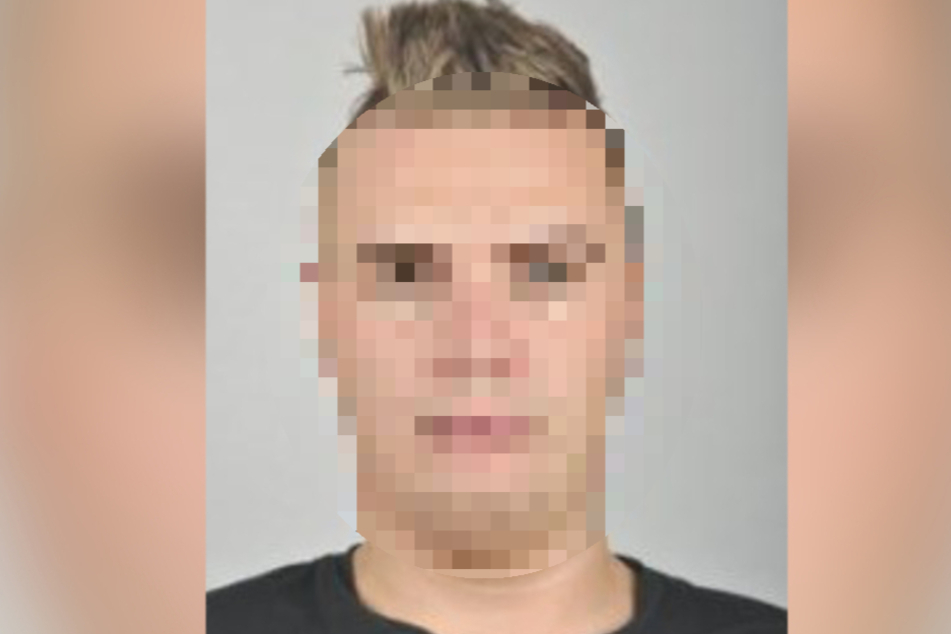 Der 26-Jährige soll sich aktuell im Raum Hamburg aufhalten.