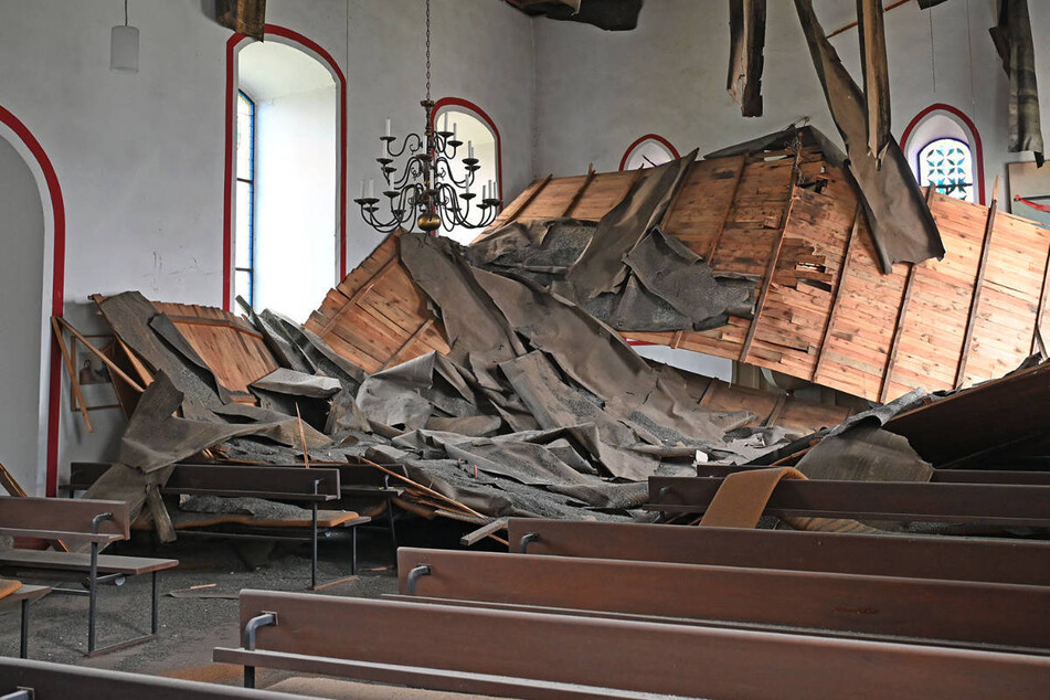 Schock in Brandenburger Kirche: Decke stürzt plötzlich ein!