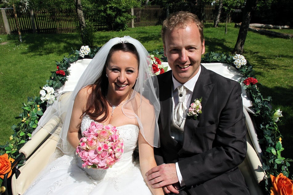 Freddy und Tilo Holzapfel (49) 2012 bei ihrer kirchlichen Hochzeit in Bad Düben.