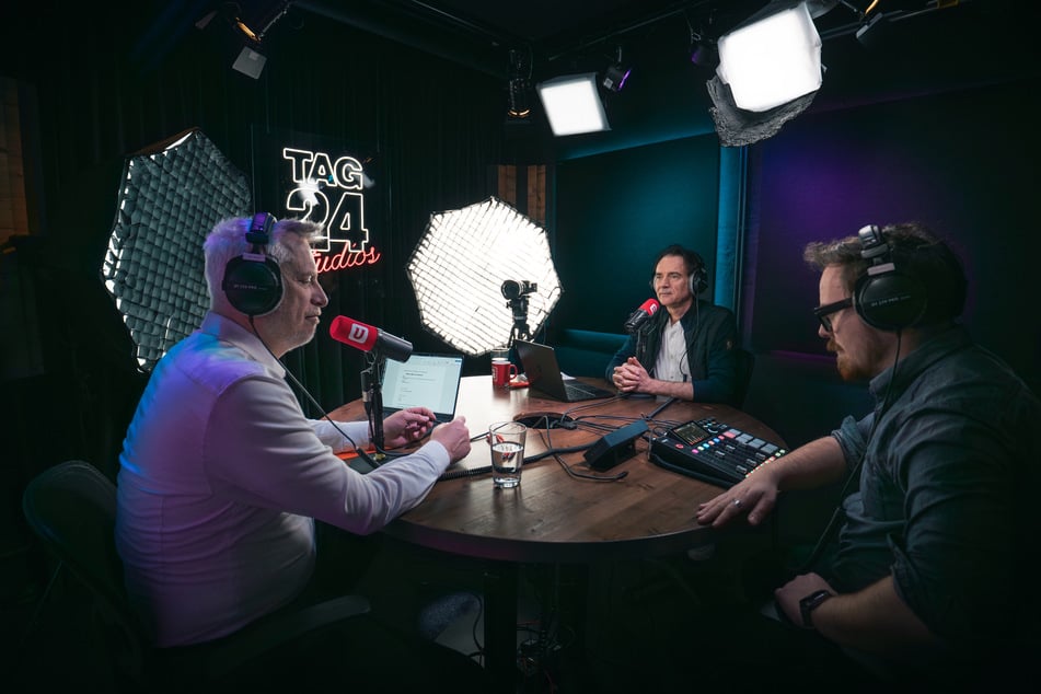 Blick ins TAG24 Studio: Peter Stawowy (li), Robert Kuhne und Aufnahmeleiter Tino Hertel (re.)