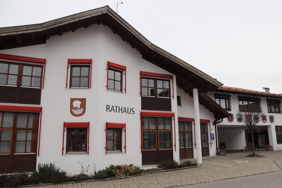 Das Rathaus von Seeg im Ostallgäu. Der inhaftierte Bürgermeister wird hier von seinem Stellvertreter repräsentiert.