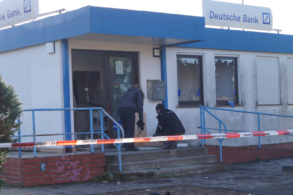 Die Täter hatten in den frühen Morgenstunden zugeschlagen. Die Polizei bittet nun Zeugen um Hilfe.