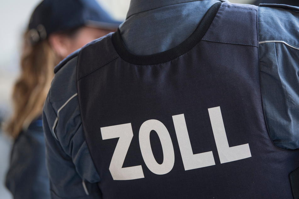 Die Zollbeamten hatten den richtigen Riecher: Die Kontrolle einer Familie hat einen Fund, der wohl Seltenheitswert hat, zutage gefördert. (Symbolbild)