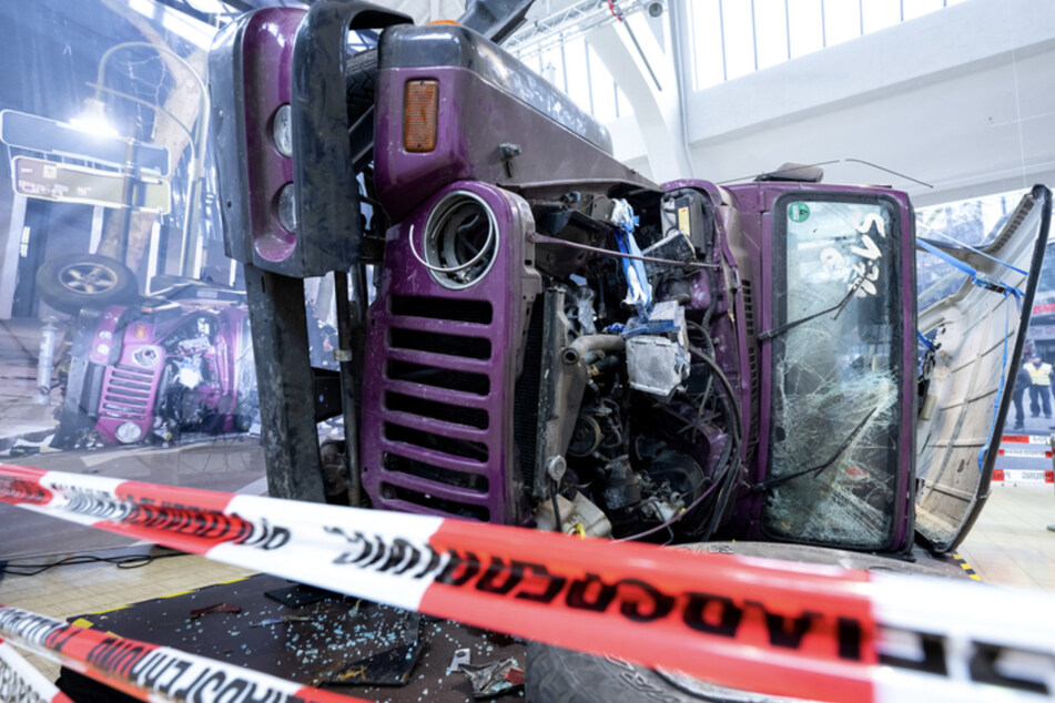 Das Wrack des Jeeps, in dem Michael Warshitsky als Opfer eines illegalen Straßenrennens 2016 in Berlin starb, ist in der Sonderausstellung "Wahnsinn – Illegale Autorennen" zu sehen.