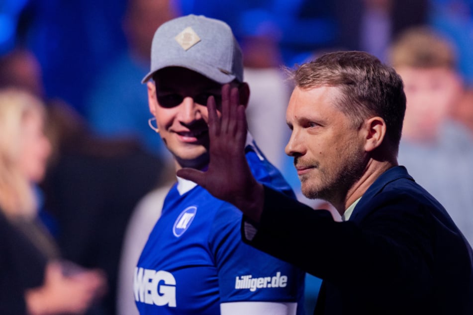 Als Zeichen der Freundschaft hat Oliver Pocher (47, r.) Kumpel Pietro Lombardi (32) bei sich aufgenommen.
