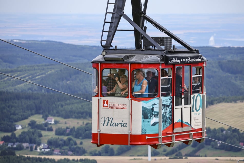 Für 10,4 Mio. Euro soll die Fichtelberg Schwebebahn GmbH samt Schwebebahn und Skiliften über den Tisch gehen.