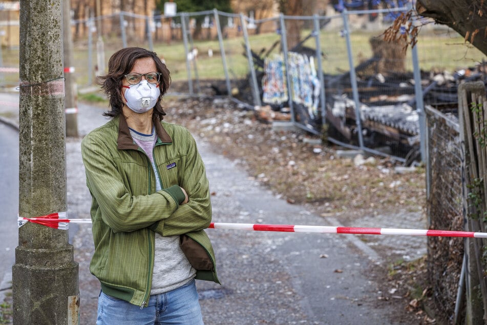 Laboringenieur Johannes Gleinig (39) radelte am Dienstag mit seinen Kindern über den Weg, alarmierte die Behörden. Tags darauf war der Bereich mit Flatterband abgesperrt.