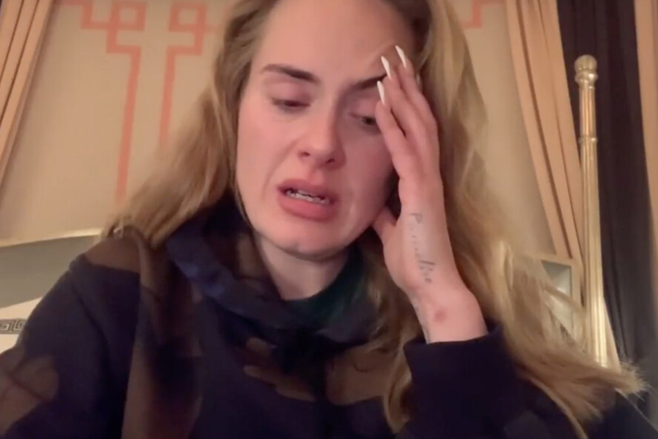 Unter Tränen entschuldigte sich Adele bei ihren Fans.