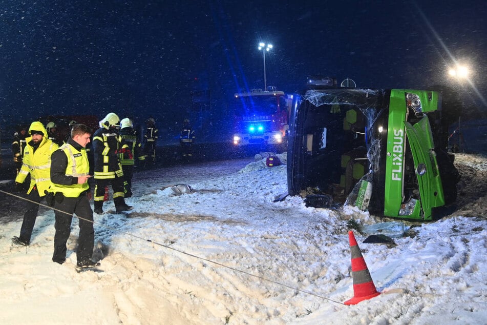 Bei einem Flixbus-Unfall auf der A11 sind am 11. Januar zwei Menschen gestorben.