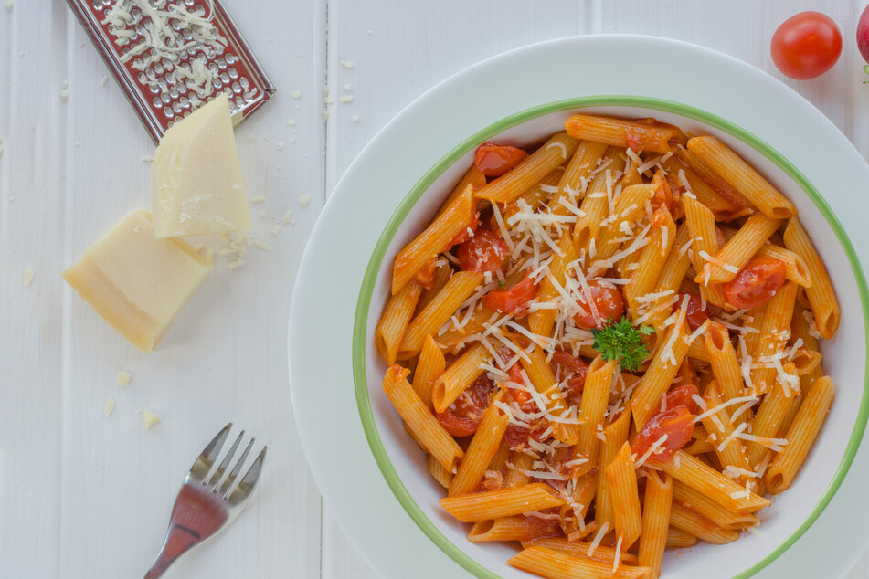 How to make pasta with cherry tomato butter sauce: Recipe