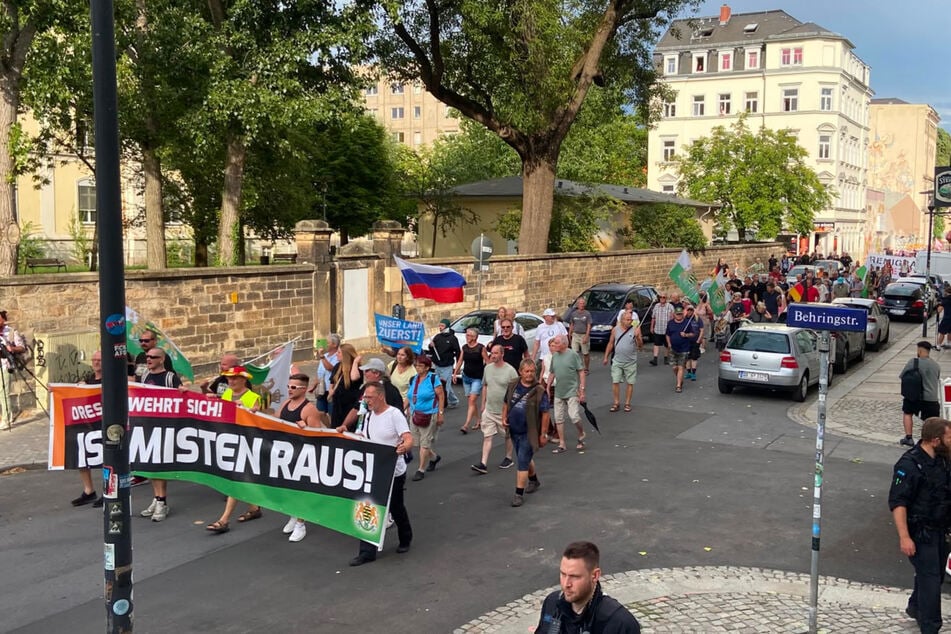 Die Demonstranten zogen auch an der Behringstraße vorbei.