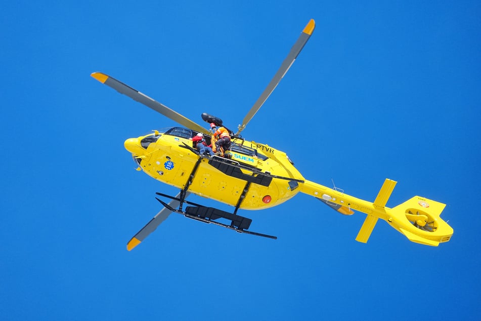 Ein Helikopter bringt Vonn ins Krankenhaus.