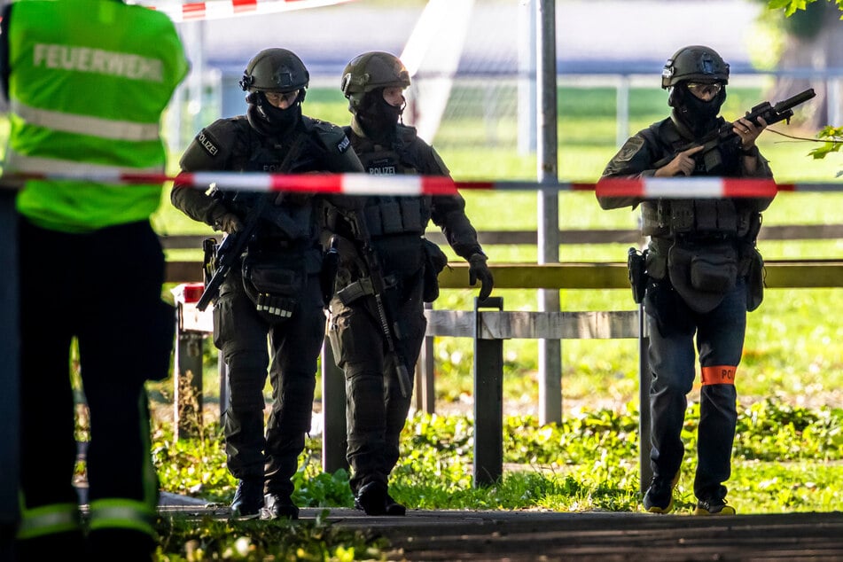 Schüsse auf Techno-Party: Auch deutsche Frau getroffen - Polizei findet Patronenhülsen aus zwei Waffen