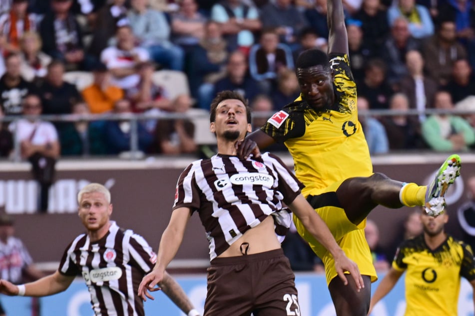 Adam Dzwigala erhielt beim FC St. Pauli den Vorzug vor Lars Ritzka, konnte das Gegentor durch Serhou Guirassy aber nicht verhindern.