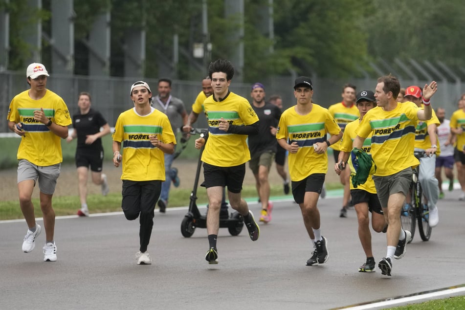 Bereits am Donnerstag hatte es einen Gedenklauf mit Stars der Formel 1, Formel 2 und Formel 3 in Gedenken an Senna gegeben.